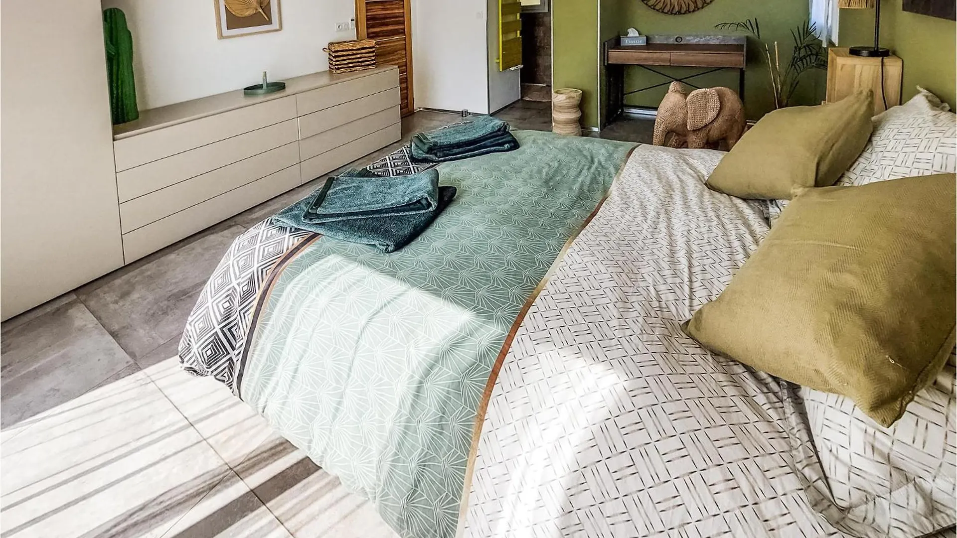 Lovely Home In Cuers With Kitchen Holiday home
